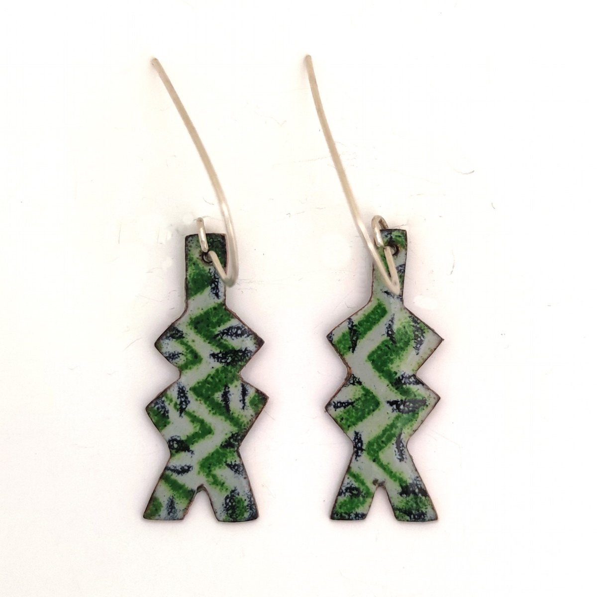 that zig zag kind of mood enamel earrings